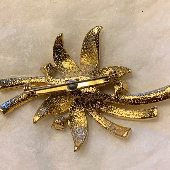 Vintage Brooch Pin Gold-tone with Red Rhinestones - Picture 4 of 6